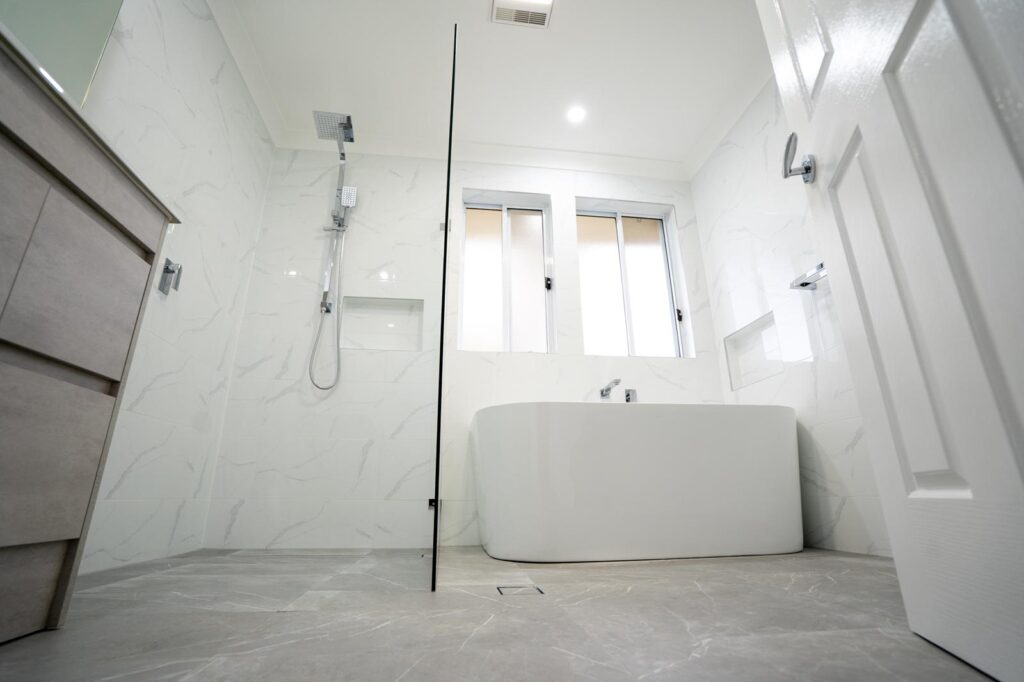 Creative Budget Small Bathroom Ideas for Storage and Style