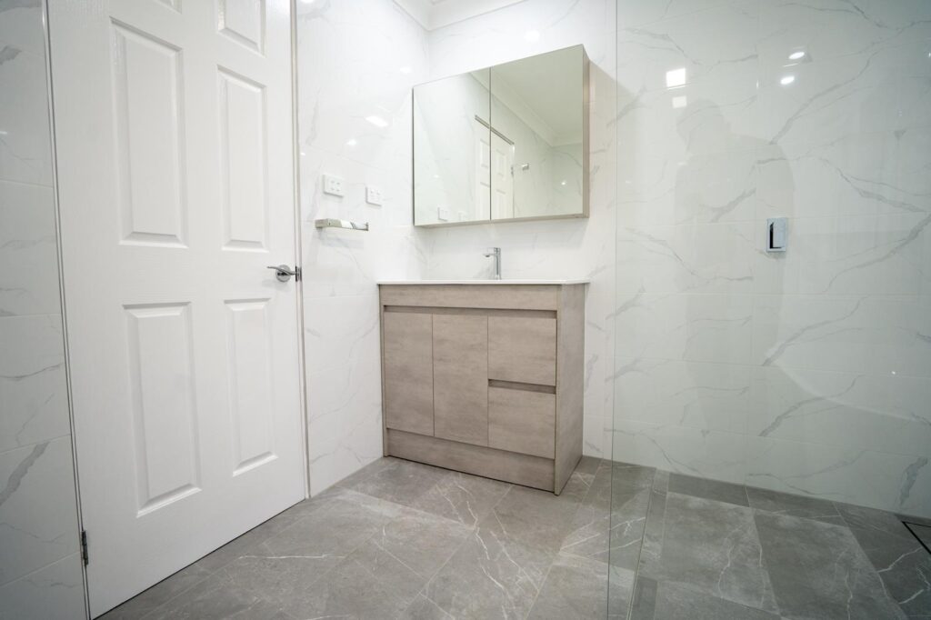 Simple Styling Tweaks That Refresh a Tired Bathroom