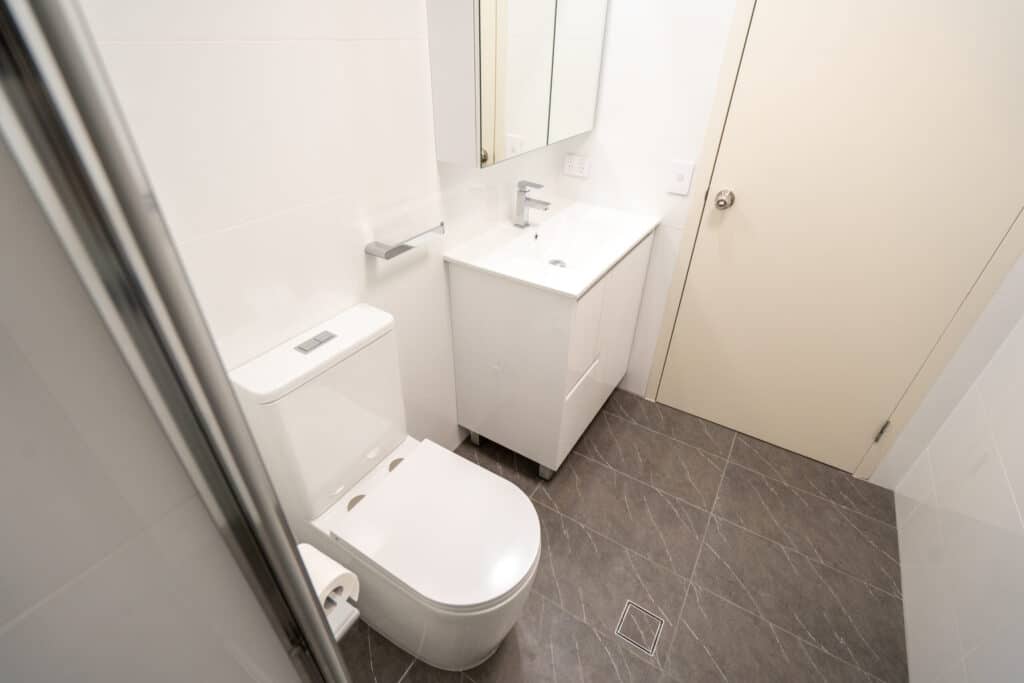 Avoid Costly Bathroom Renovation Mistakes by Hiring the Right Team