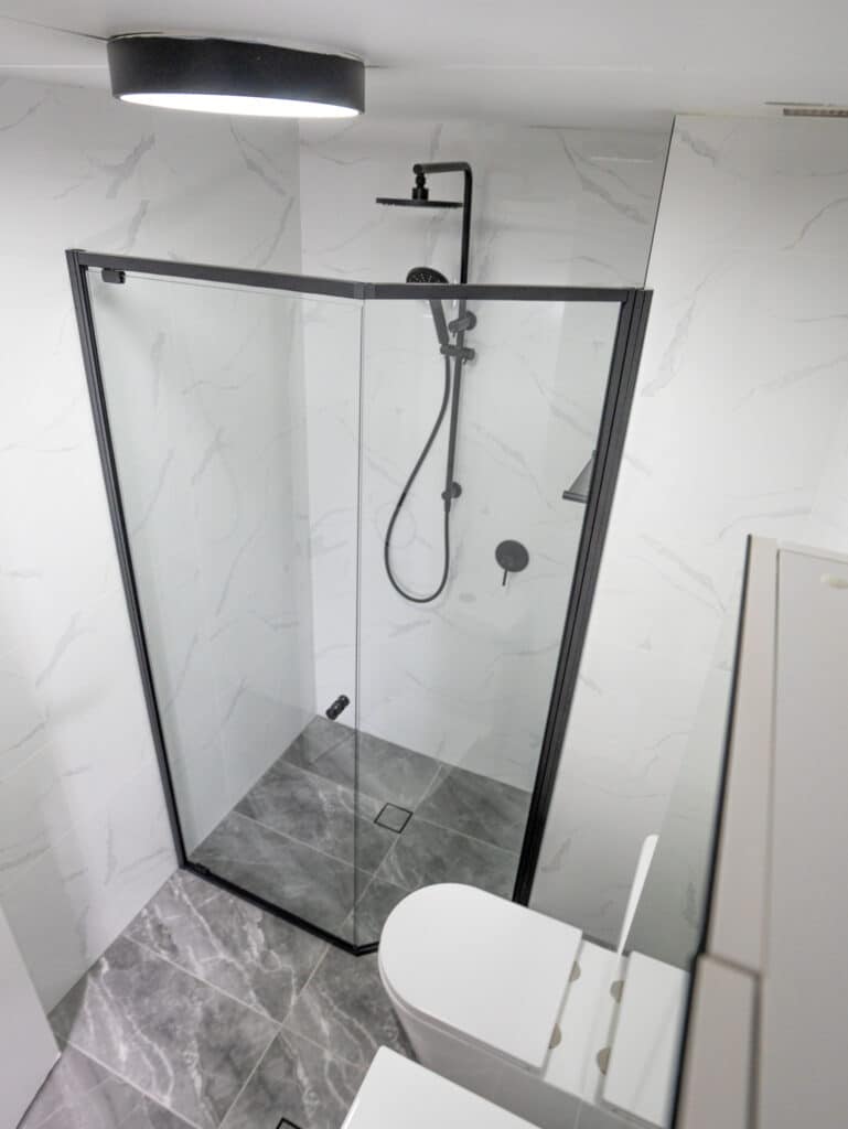 1. Optimise Your Small Bathroom Layout for Maximum Functionality